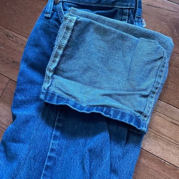 Distressed Men’s Wranglers - Picture 3 of 4